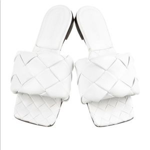 Bottega Veneta Leather Slides|| Includes Box and dust bag|| Slight Discoloration